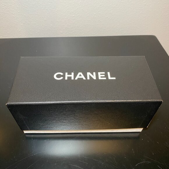 Chanel Green Suede Sunglasses Case (case only) - Picture 3 of 4